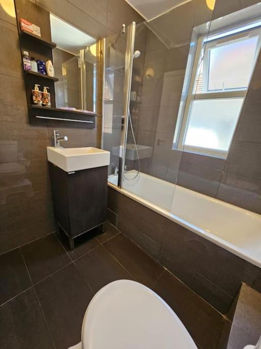 2 Bedroom Flat In Camden 伦敦 外观 照片